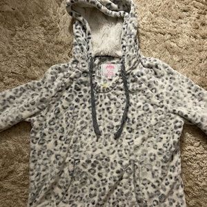 BRAND NEW Members Mark Plush Pullover